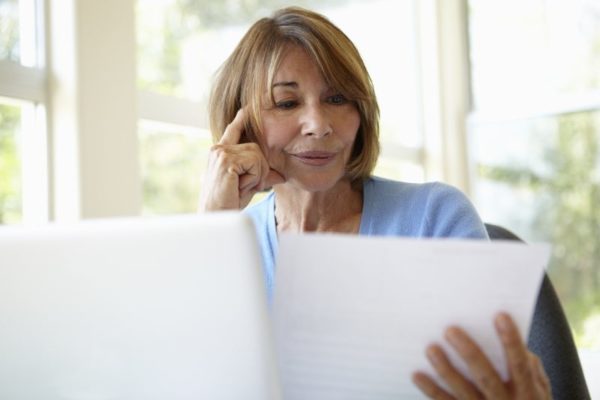 senior-businesswoman-working-800x533_c